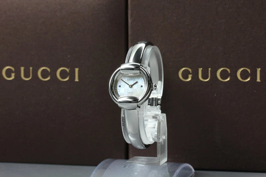 Gucci 1400L Womens Quartz Watch Silver 25mm Shell Dial [Near MINT w/ Case]