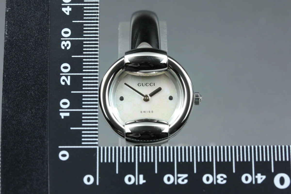Gucci 1400L Womens Quartz Watch Silver 25mm Shell Dial [Near MINT w/ Case]
